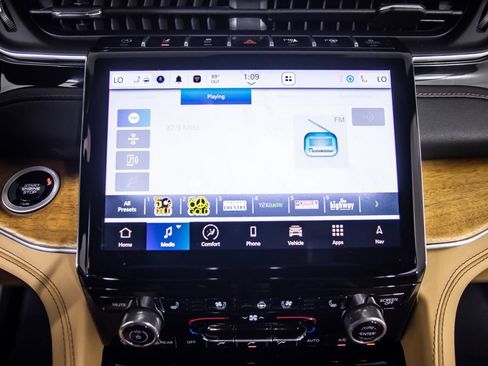 Used 2024 Jeep Grand Cherokee Summit AWD/4WD image 27