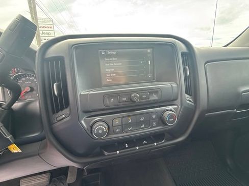 Used 2018 Chevrolet Silverado 1500 Custom w/ Custom Value Package AWD/4WD image 19