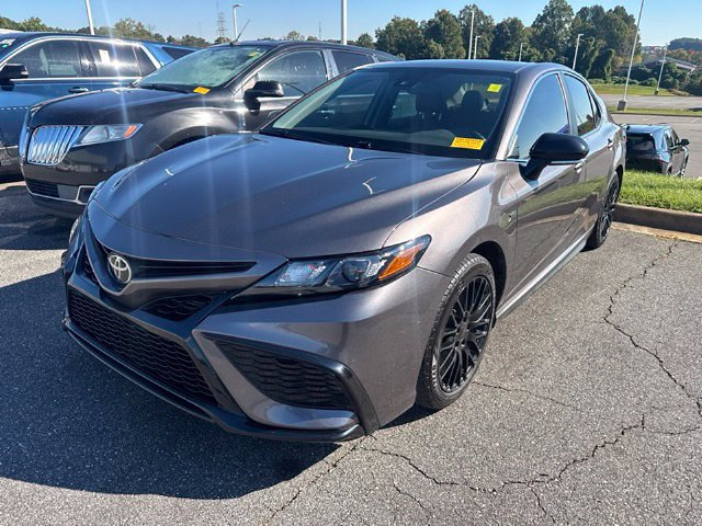 Used 2024 Toyota Camry SE FWD image 1