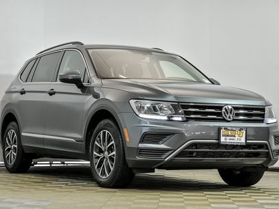 Used 2020 Volkswagen Tiguan SE w/ Panoramic Sunroof Package