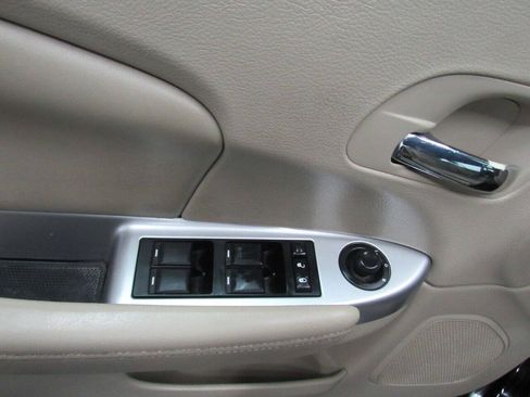 Used 2011 Chrysler 200 Limited FWD image 11