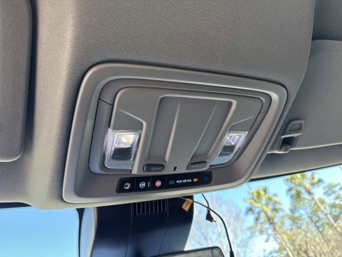 Used 2023 GMC Sierra 1500 Elevation image 32