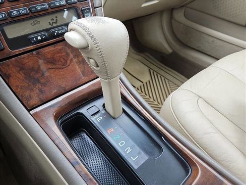 Used 2001 Toyota Avalon XLS FWD image 12