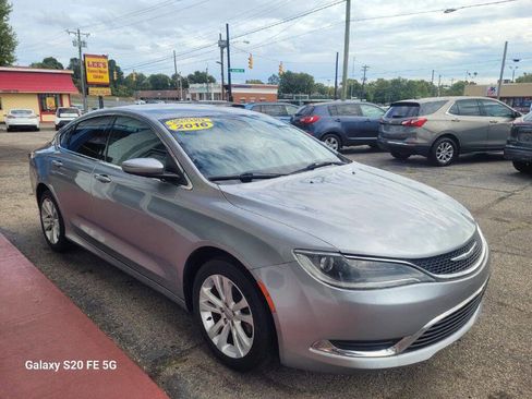 Used 2016 Chrysler 200 Limited image 3