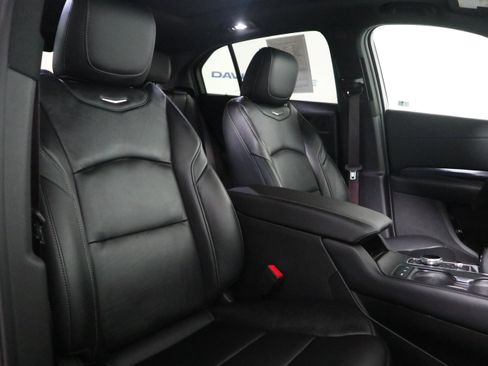 Used 2023 Cadillac XT4 Luxury w/ Cold Weather Package FWD image 20