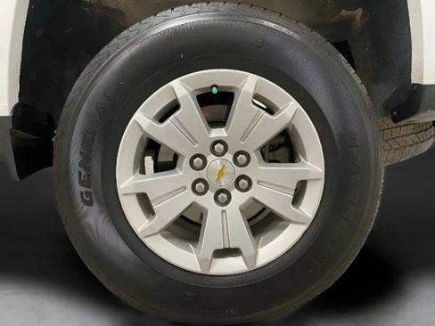 Used 2022 Chevrolet Colorado LT w/ Safety Package RWD image 25