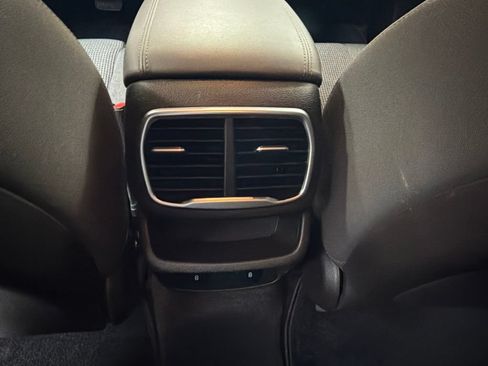 Used 2019 Hyundai Santa Fe SEL AWD/4WD image 15