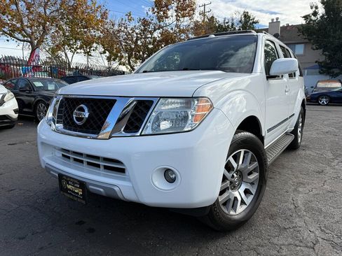 Used 2011 Nissan Pathfinder LE w/ Navigation Pkg image 1