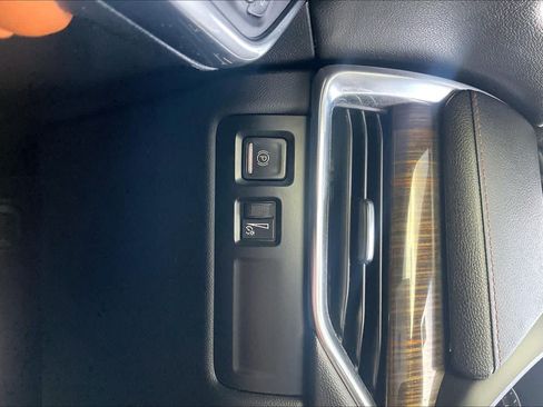 Used 2020 Cadillac XT4 Premium Luxury FWD image 33