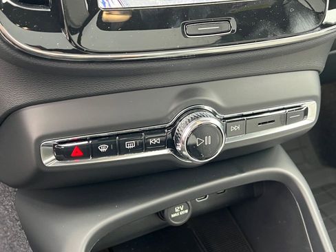 New 2026 Volvo EX40 Plus w/ Protection Package Premier image 23