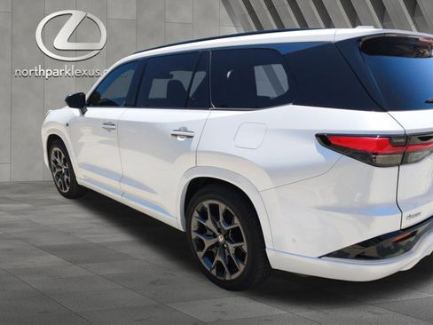 Used 2026 Lexus TX 500h AWD w/ Technology Package image 2