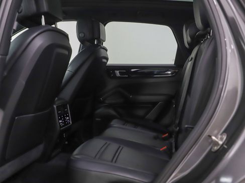 Used 2021 Porsche Cayenne w/ Premium Package Plus AWD/4WD image 19