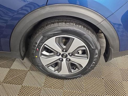 Used 2020 Kia Niro LX image 17