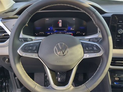 New 2025 Volkswagen Taos SE image 28
