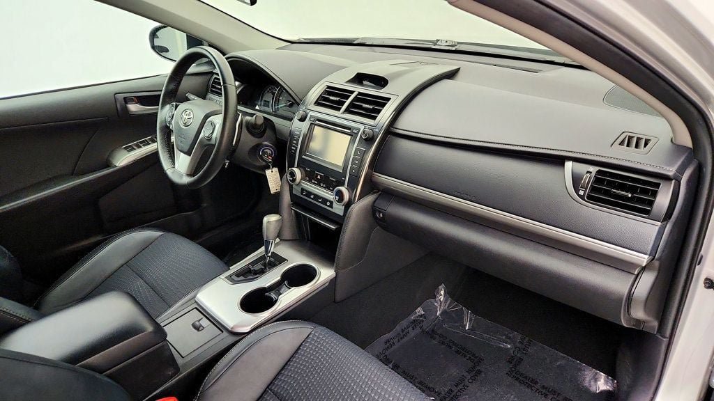 Used 2014 Toyota Camry SE FWD image 23