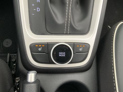 Used 2024 Hyundai Venue Limited FWD image 45