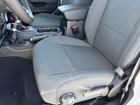 New 2025 Jeep Gladiator Sport image 15