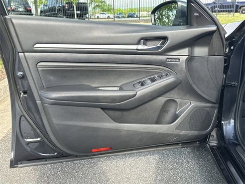 Certified 2019 Nissan Altima 2.5 Platinum image 11