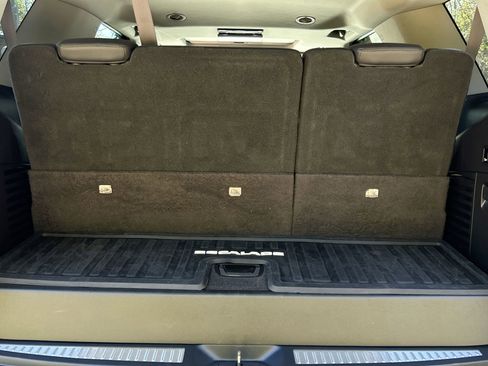 Used 2017 Cadillac Escalade Premium Luxury image 34