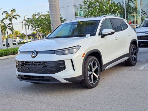 New 2026 Volkswagen Tiguan SE FWD image 3