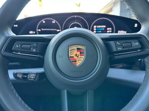 Used 2022 Porsche Taycan image 23