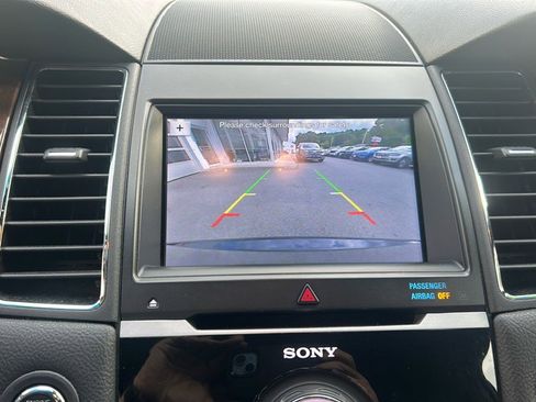 Used 2019 Ford Taurus Limited image 26