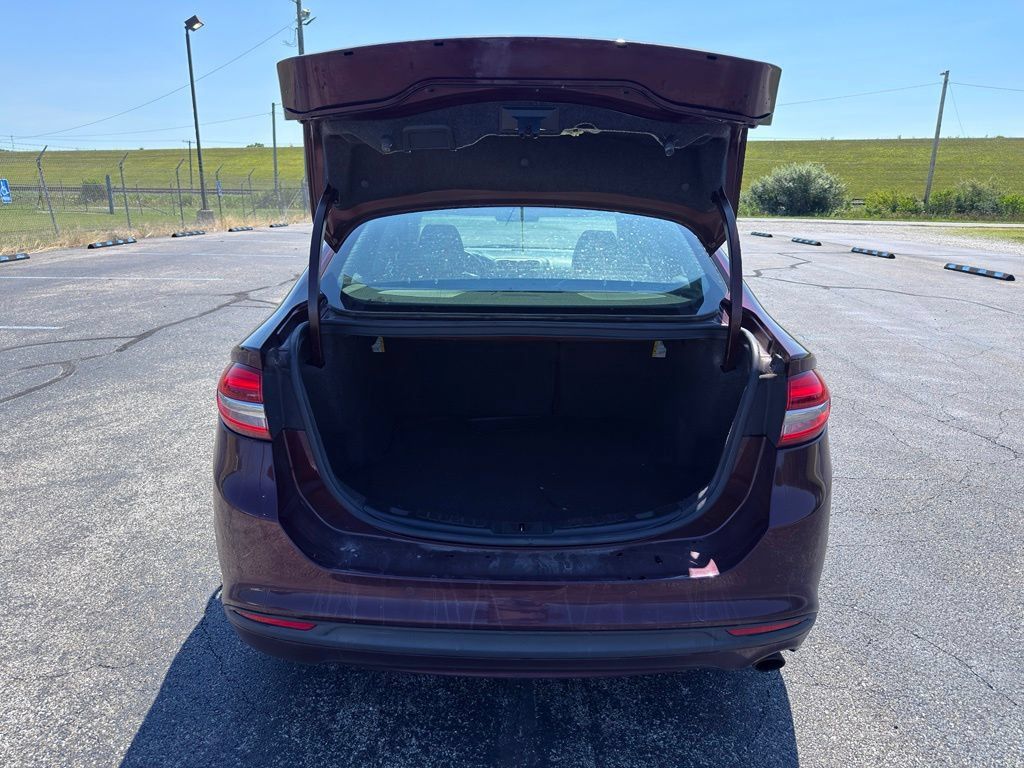 Used 2017 Ford Fusion SE w/ Fusion SE Technology Package FWD image 22
