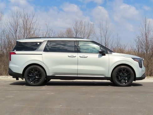 New 2026 Kia Carnival SX image 2