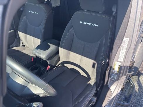 Used 2015 Jeep Wrangler Unlimited Rubicon w/ Connectivity Group AWD/4WD image 14