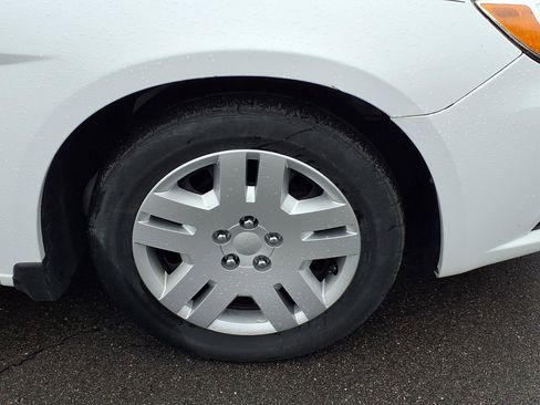 Used 2012 Chrysler 200 LX image 9