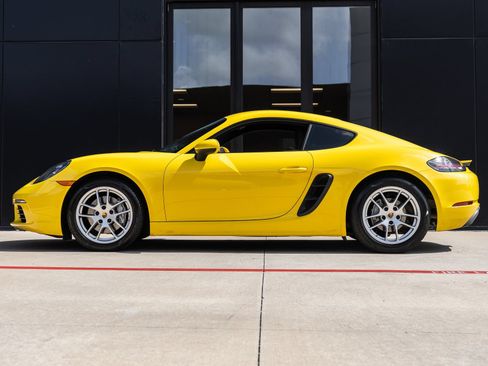 Certified 2019 Porsche 718 Cayman RWD image 2
