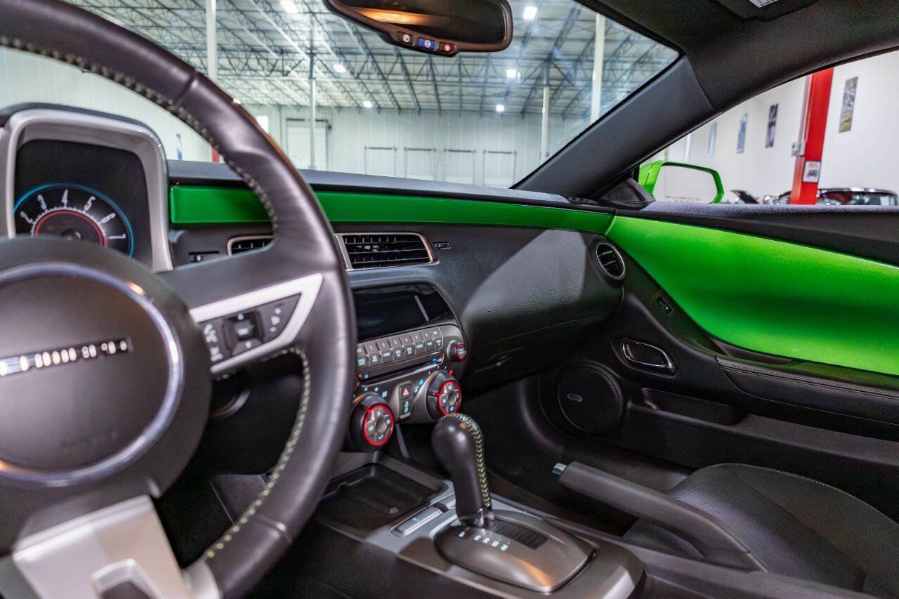 Used 2010 Chevrolet Camaro LT RWD image 14