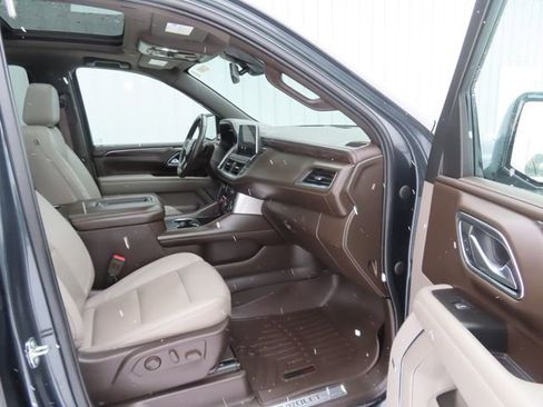 Used 2022 Chevrolet Tahoe LT w/ Luxury Package AWD/4WD image 24