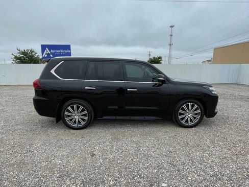 Used 2016 Lexus LX 570 4WD w/ Luxury Package image 2