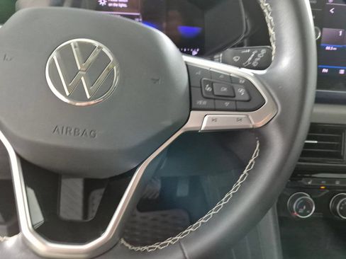 Used 2023 Volkswagen Taos SE w/ Panoramic Sunroof Package FWD image 15