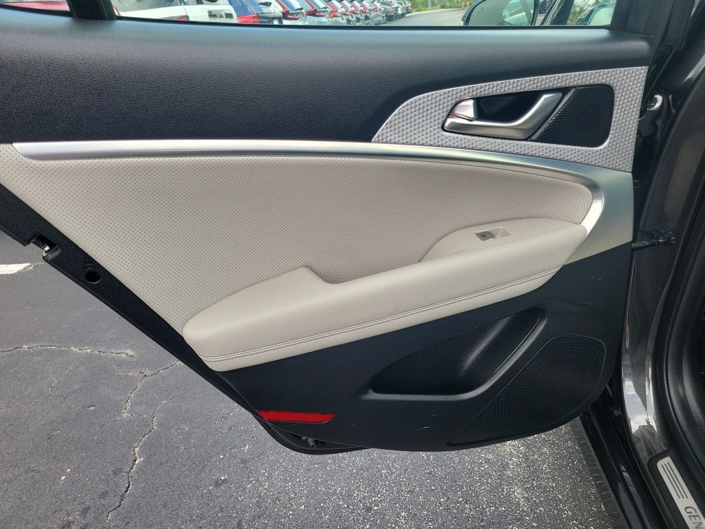 Used 2023 Genesis G70 2.0T w/ Sport Prestige Package RWD image 12