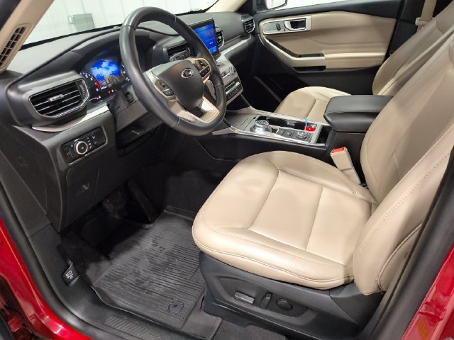Used 2023 Ford Explorer XLT w/ Equipment Group 202A AWD/4WD image 14