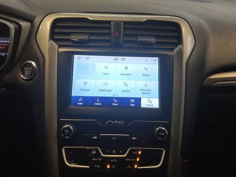 Used 2020 Ford Fusion SE image 25