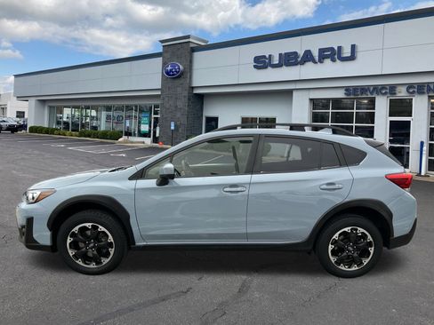 Used 2023 Subaru Crosstrek 2.0i Premium image 4