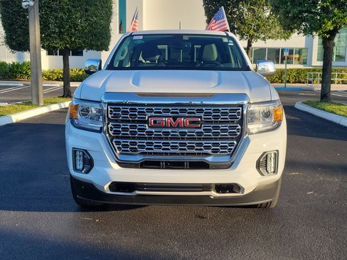 Used 2022 GMC Canyon Denali image 4