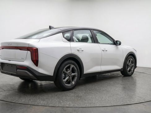 Used 2025 Kia K4 FWD image 9
