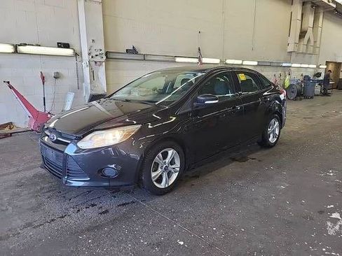 Used 2014 Ford Focus SE w/ SE Winter Package FWD image 1