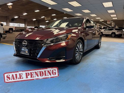 Used 2024 Nissan Altima 2.5 SV image 10