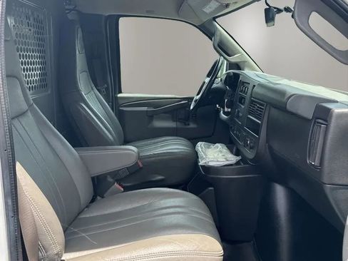 Used 2019 Chevrolet Express 2500 w/ Driver Convenience Package RWD image 5