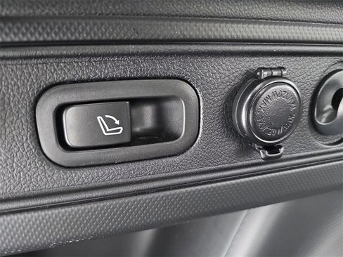 Used 2024 Subaru Forester Limited image 16