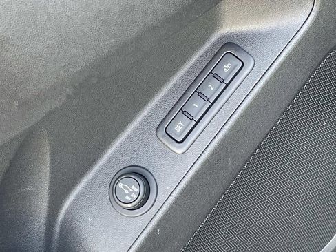 Used 2019 Chevrolet Equinox Premier image 17