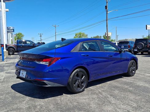 Used 2022 Hyundai Elantra SEL w/ Cargo Package FWD image 6