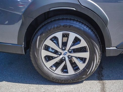 Certified 2025 Subaru Outback Premium AWD/4WD image 8