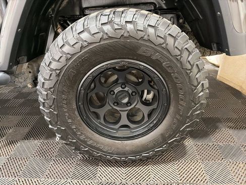 Used 2022 Jeep Gladiator Rubicon w/ Cold Weather Group AWD/4WD image 31