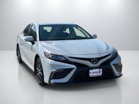 Certified 2024 Toyota Camry SE FWD image 3